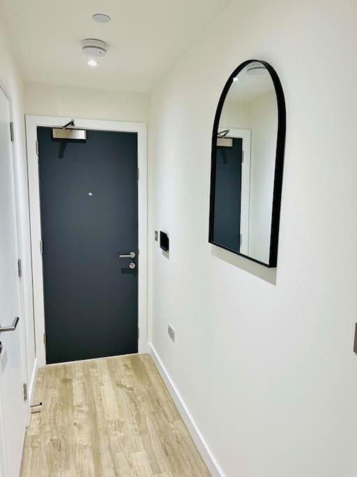 Modern One Bedroom Apartment Near Old Trafford Stadium مانشستر المظهر الخارجي الصورة