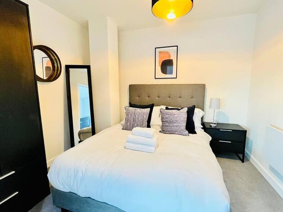 Modern One Bedroom Apartment Near Old Trafford Stadium مانشستر المظهر الخارجي الصورة