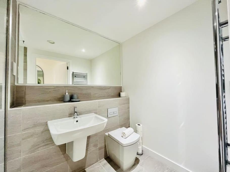 Modern One Bedroom Apartment Near Old Trafford Stadium مانشستر المظهر الخارجي الصورة