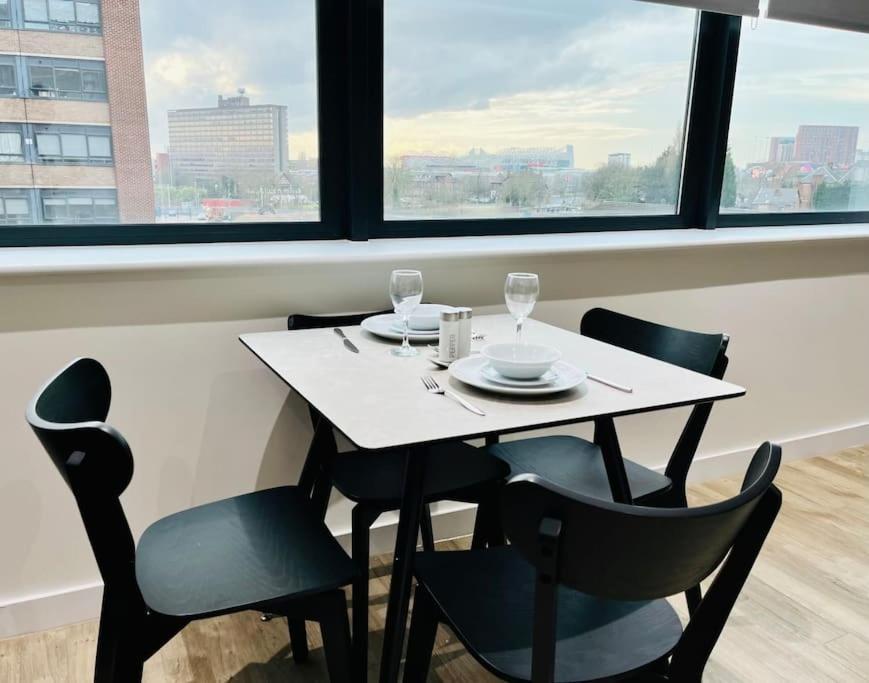Modern One Bedroom Apartment Near Old Trafford Stadium مانشستر المظهر الخارجي الصورة