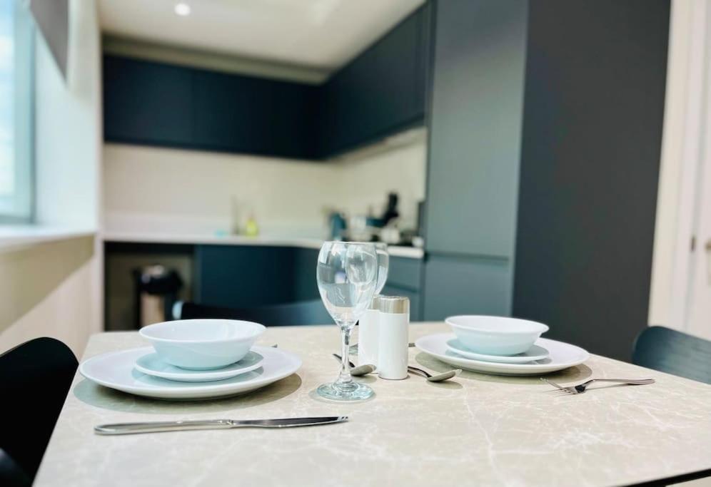 Modern One Bedroom Apartment Near Old Trafford Stadium مانشستر المظهر الخارجي الصورة