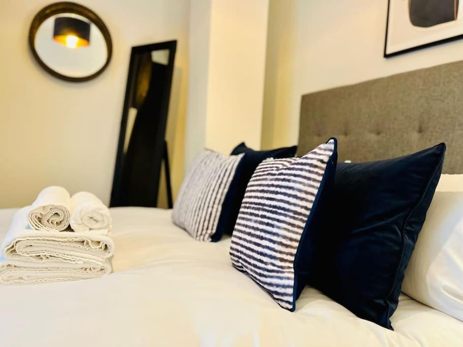 Modern One Bedroom Apartment Near Old Trafford Stadium مانشستر المظهر الخارجي الصورة